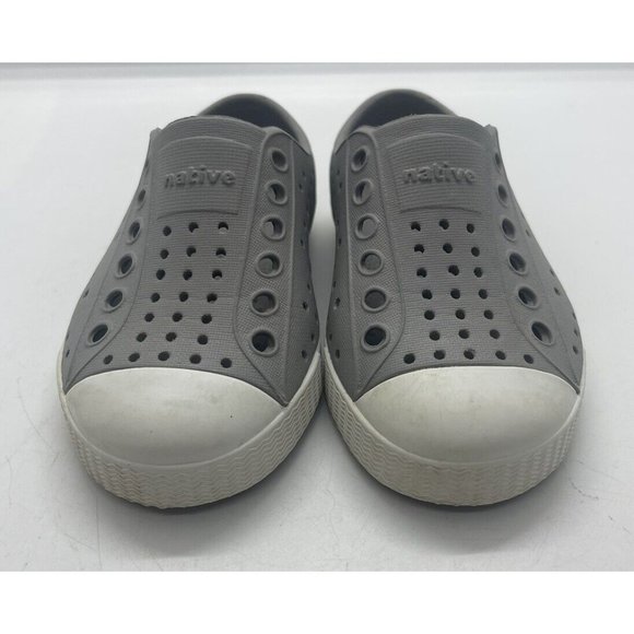 Native Jefferson Shoes Gray Slip On Water Sandals Sz C 6 Toddler Little Boy Girl - Picture 2 of 7